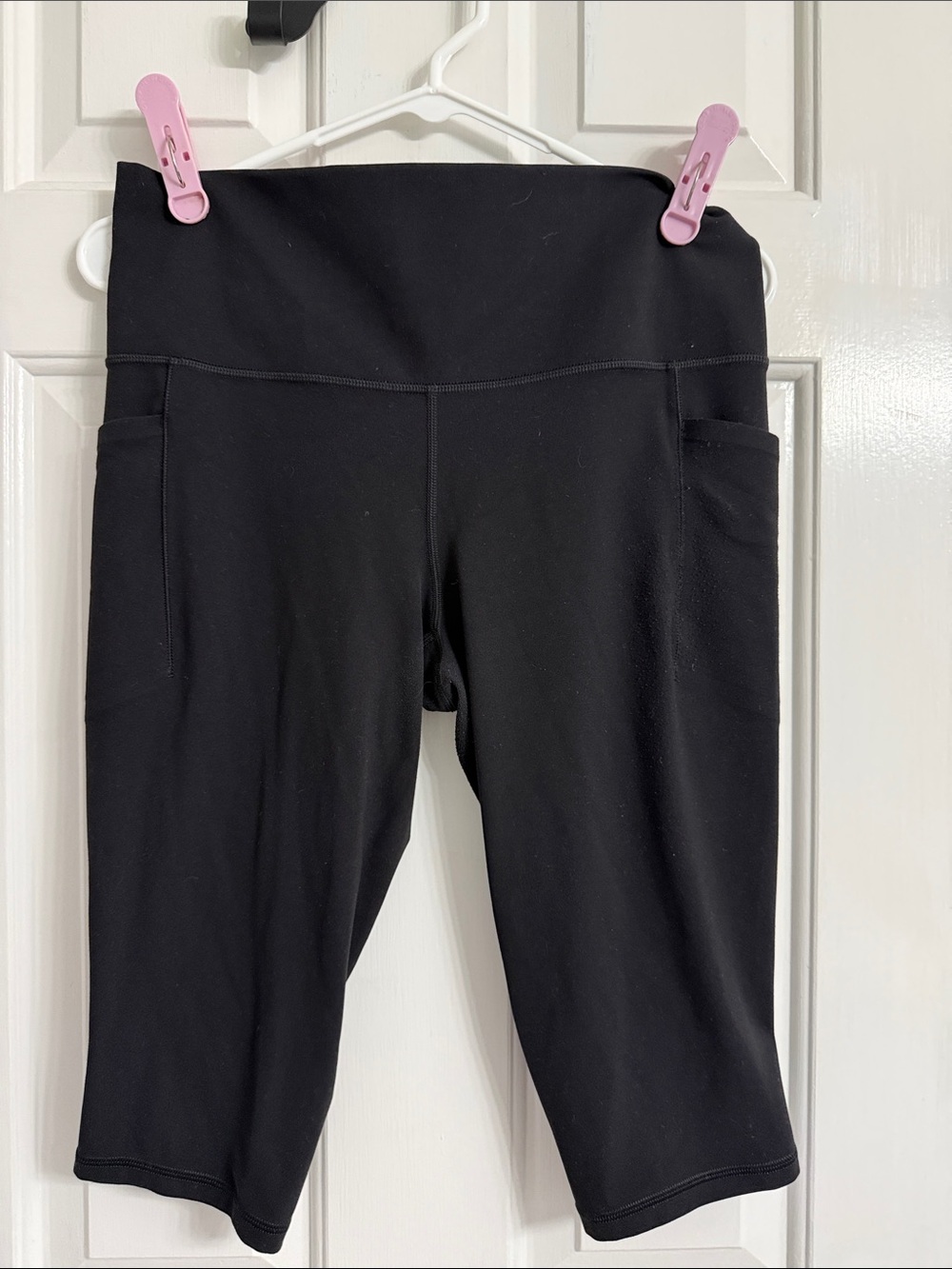 Athleta Black Salutation Stash Pocket Crop